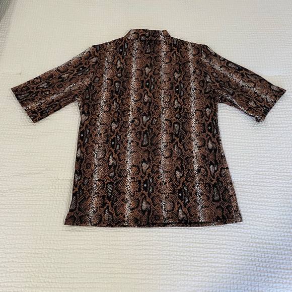 NWT Olivia Rae black brown animal print short sleeved shirt size large - Picture 2 of 5